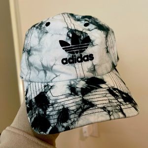 Adidas black and white Smokey tie dye hat